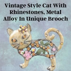 Vintage Style Cat Brooch Of Rhinestones & Metal Alloy Merge in Unique Style Cat